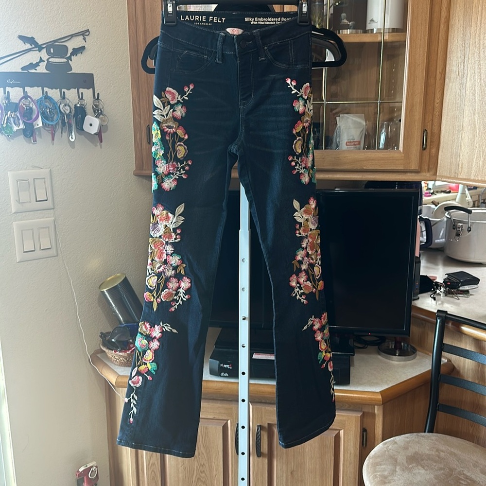 - Laurie Felt Los Angeles Jeans